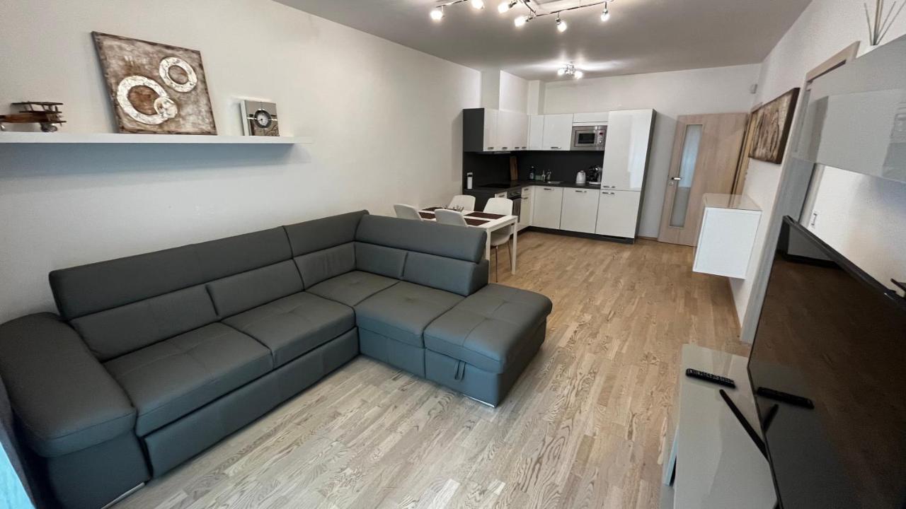 Residence Garden Tower - 8 Min Do Centra, Garaz براغ المظهر الخارجي الصورة